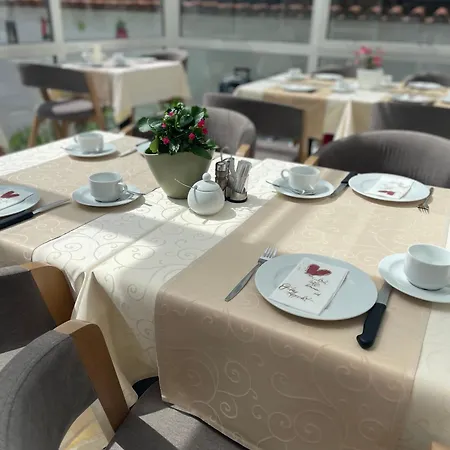 加尔尼布鲁格酒店 酒店