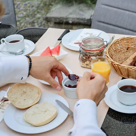 加尔尼布鲁格酒店