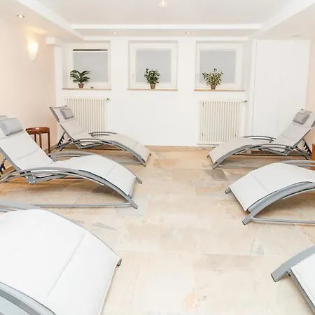 Garni Brugger Hotel 3*